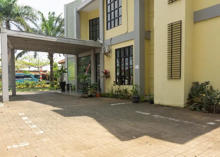 OYO 3803 Hotel Wonojati Syariah Malang